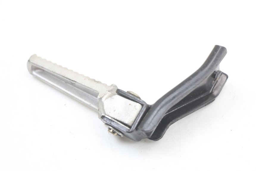 photo de SUPORTE DO DESCANSO DE PÉ TRASEIRO DIREITO DAELIM A-FOUR 2T 50 (2005 - 2012) - Ampliação técnica