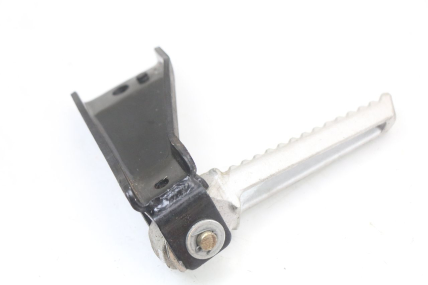 photo de SUPORTE DO DESCANSO DE PÉ TRASEIRO DIREITO DAELIM A-FOUR 2T 50 (2005 - 2012) - Vista geral