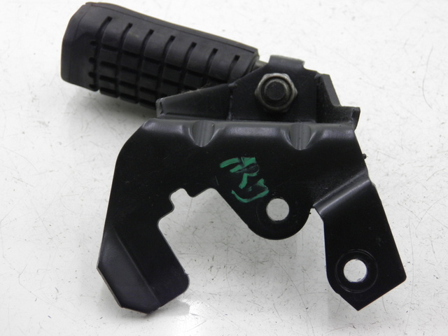 photo de SUPORTE DO DESCANSO DE PÉ TRASEIRO DIREITO APRILIA SCARABEO 100 (2003 - 2012) - Detalhe da peça