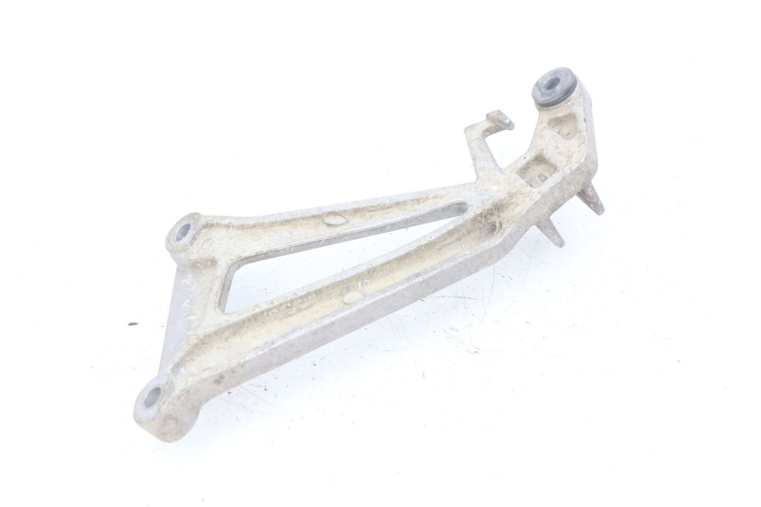 photo de SUPORTE DO DESCANSO DE PÉ TRASEIRO DIREITO HONDA CBR R 125 (2003 - 2006) - Zoom do estado de desgaste