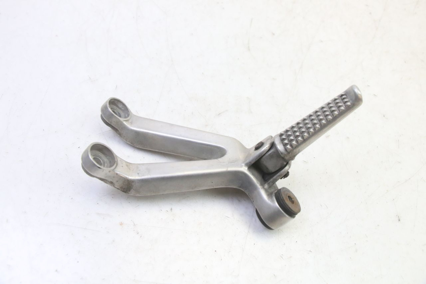 photo de SUPORTE DO DESCANSO DE PÉ TRASEIRO DIREITO HONDA CBR RR FIREBLADE 900 (1992 - 1994) - Vista principal