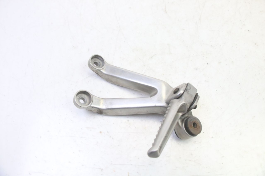 photo de SUPORTE DO DESCANSO DE PÉ TRASEIRO DIREITO HONDA CBR RR FIREBLADE 900 (1992 - 1994) - Outro ângulo de visão