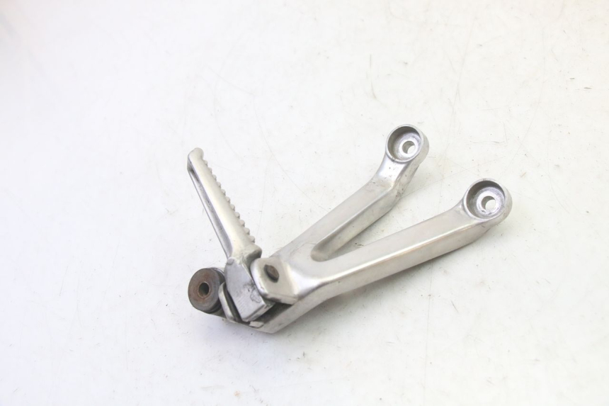photo de SUPORTE DO DESCANSO DE PÉ TRASEIRO DIREITO HONDA CBR RR FIREBLADE 900 (1992 - 1994) - Ampliação técnica