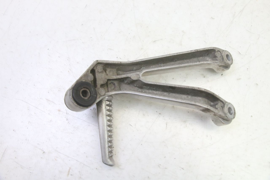 photo de SUPORTE DO DESCANSO DE PÉ TRASEIRO DIREITO HONDA CBR RR FIREBLADE 900 (1992 - 1994) - Vista geral