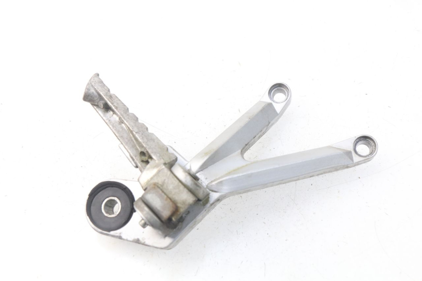 photo de SUPORTE DO DESCANSO DE PÉ TRASEIRO DIREITO HYOSUNG COMET GTR 125 (2007 - 2014) - Detalhe da peça
