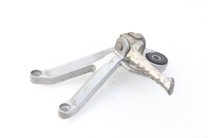 photo de SUPORTE DO DESCANSO DE PÉ TRASEIRO DIREITO HYOSUNG COMET GTR 125 (2007 - 2014) - Zoom do estado de desgaste