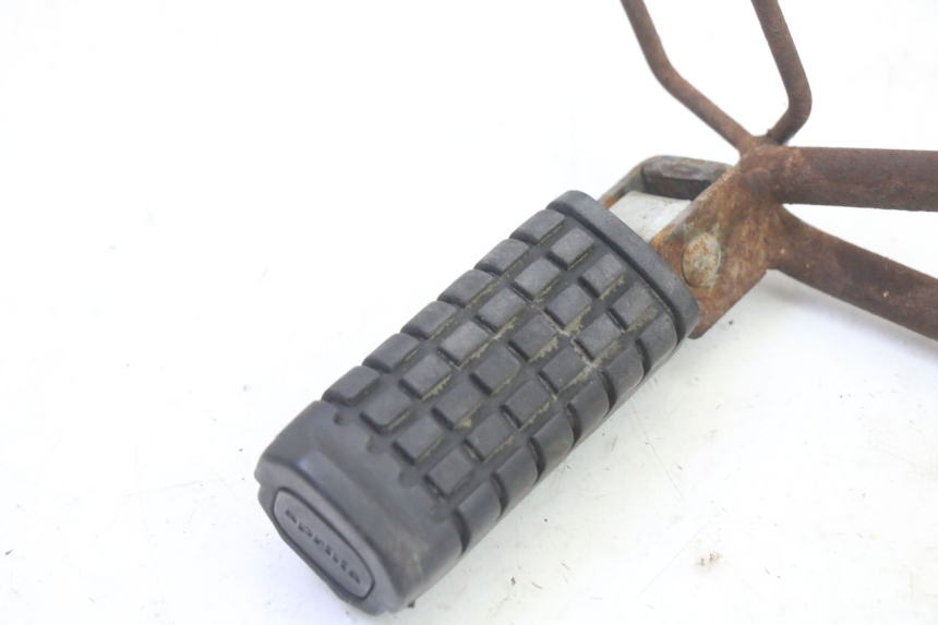 photo de SUPORTE DO DESCANSO DE PÉ TRASEIRO DIREITO APRILIA ETX 125 (1998 - 2002) - Detalhe da peça