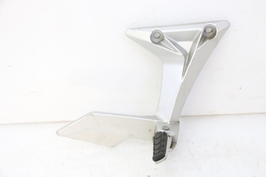 photo de SUPORTE DO DESCANSO DE PÉ TRASEIRO DIREITO STAHO FH 50 (2018 - 2019) - Detalhe da peça