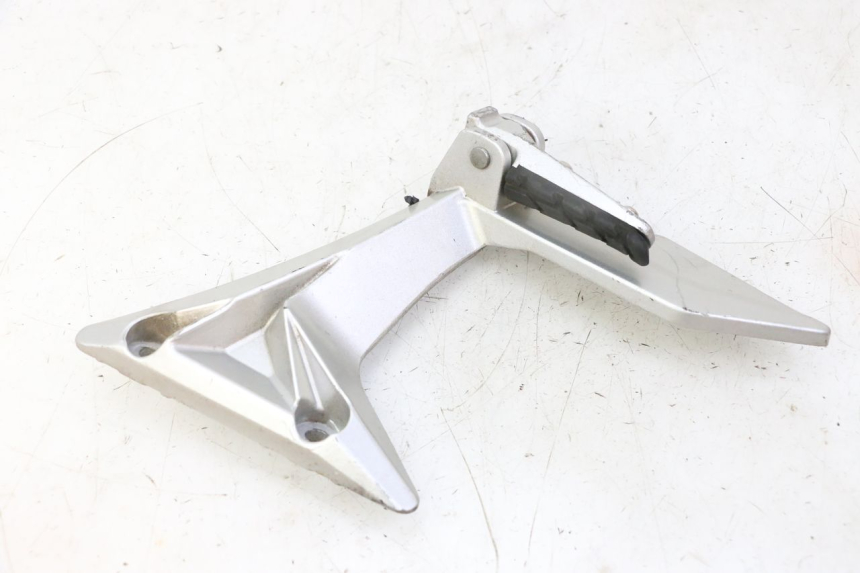photo de SUPORTE DO DESCANSO DE PÉ TRASEIRO DIREITO STAHO FH 50 (2018 - 2019) - Pontos de fixação