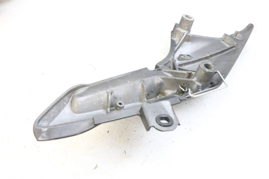 photo de SUPORTE DO DESCANSO DE PÉ TRASEIRO DIREITO HONDA FJS SILVER WING SILVERWING 400 (2005 - 2008) - Outro ângulo de visão