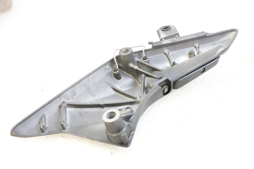 photo de SUPORTE DO DESCANSO DE PÉ TRASEIRO DIREITO HONDA FJS SILVER WING SILVERWING 400 (2005 - 2008) - Ampliação técnica