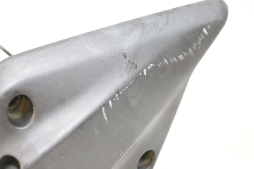 photo de SUPORTE DO DESCANSO DE PÉ TRASEIRO DIREITO HONDA FJS SILVER WING SILVERWING 400 (2005 - 2008) - Estado da superfície