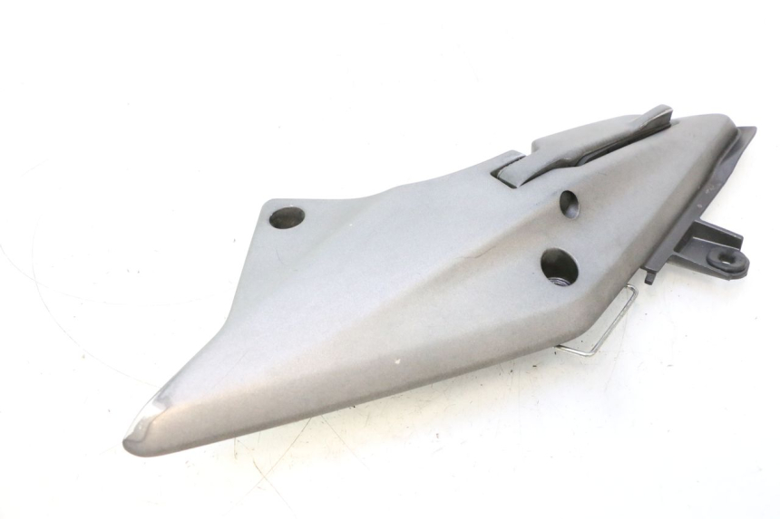 photo de SUPORTE DO DESCANSO DE PÉ TRASEIRO DIREITO HONDA FJS SILVER WING SILVERWING 400 (2005 - 2008) - Outro ângulo de visão