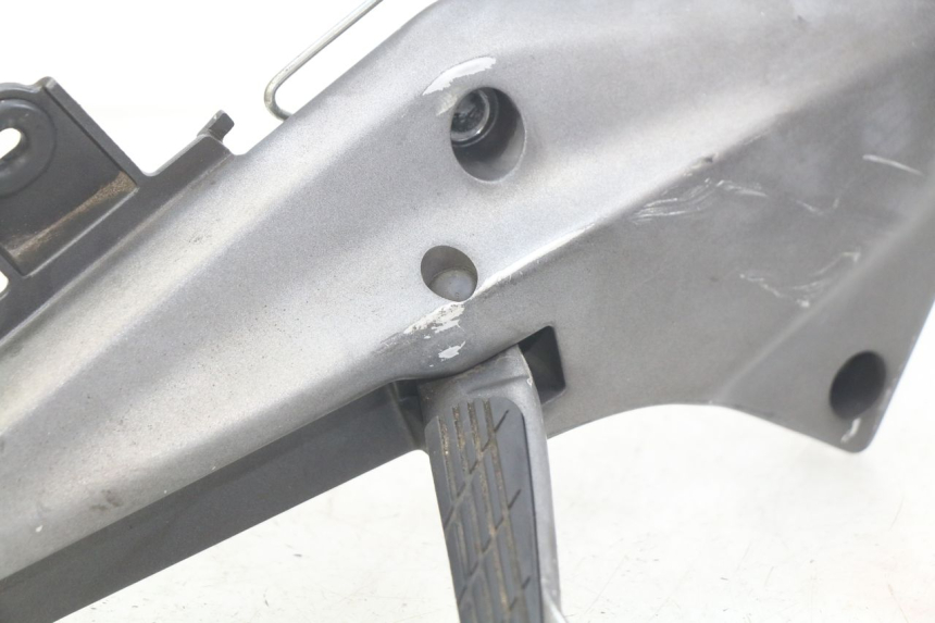 photo de SUPORTE DO DESCANSO DE PÉ TRASEIRO DIREITO HONDA FJS SILVERWING SILVER WING 400 (2009 - 2016) - Vista geral