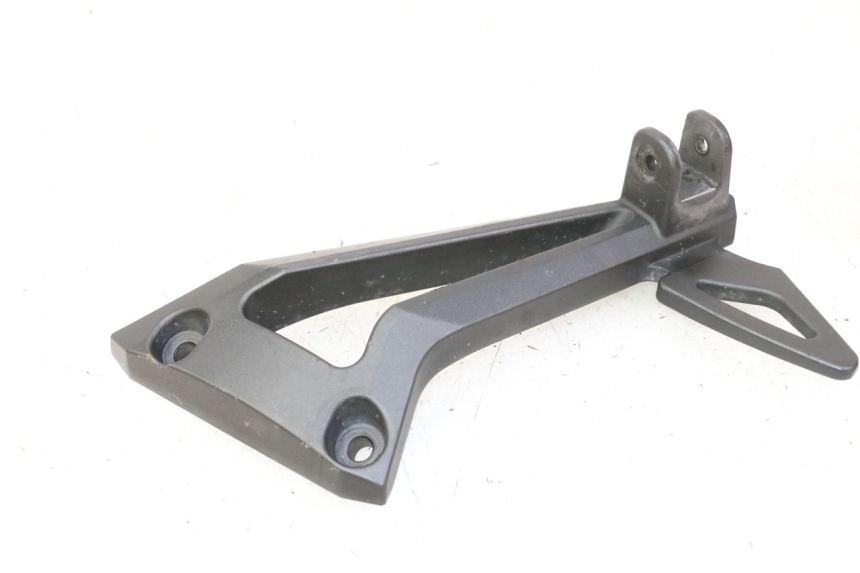 photo de SUPORTE DO DESCANSO DE PÉ TRASEIRO DIREITO YAMAHA FZ6 FAZER S2 600 (2007 - 2011) - Outro ângulo de visão