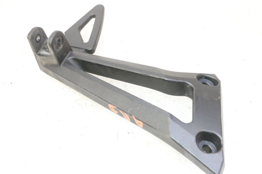 photo de SUPORTE DO DESCANSO DE PÉ TRASEIRO DIREITO YAMAHA FZ6 FAZER S2 600 (2007 - 2011) - Ampliação técnica