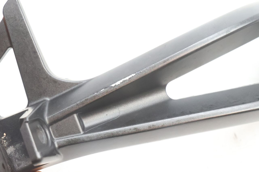 photo de SUPORTE DO DESCANSO DE PÉ TRASEIRO DIREITO YAMAHA FZ8 800 (2010 - 2016) - Detalhe da peça