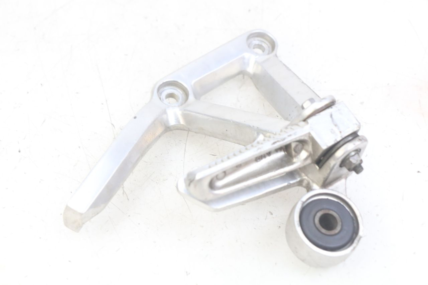 photo de SUPORTE DO DESCANSO DE PÉ TRASEIRO DIREITO YAMAHA FZS FAZER 600 (1998 - 2001) - Ampliação técnica