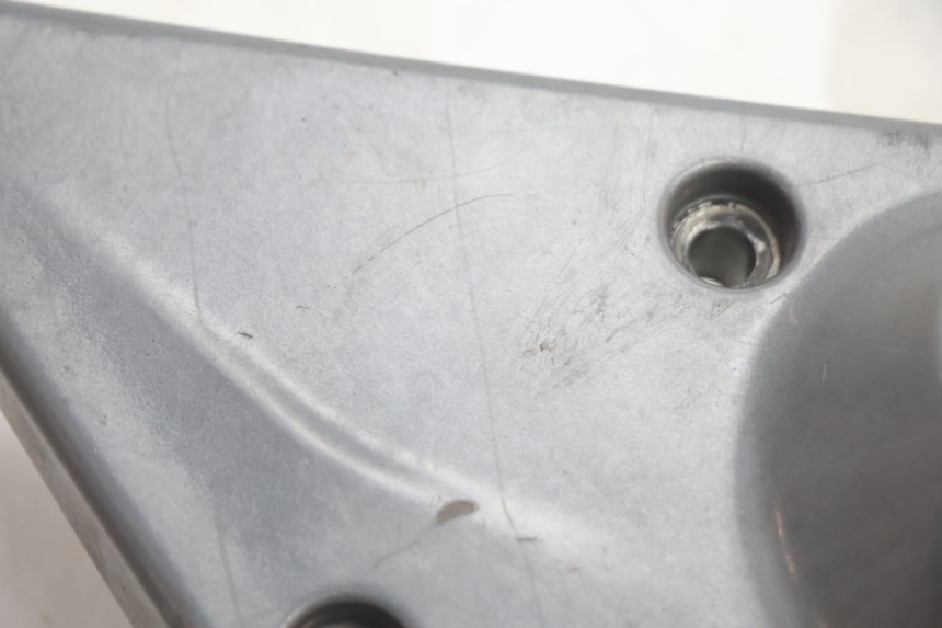 photo de PLACA DO DESCANSO DE PÉ TRASEIRO DIREITO GILERA GP 800 (2007 - 2013) - Pontos de fixação