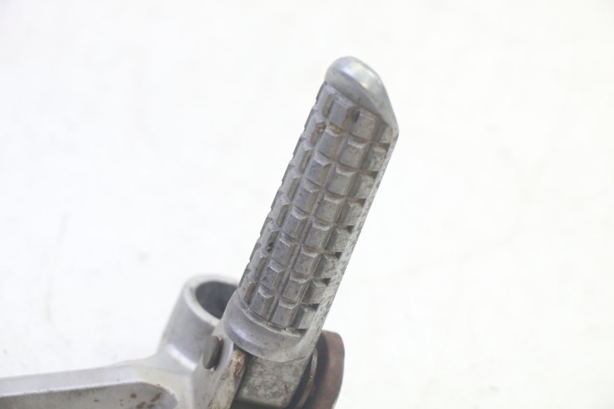 photo de SUPORTE DO DESCANSO DE PÉ TRASEIRO DIREITO KAWASAKI GPX R WARBIRD 600 (1988 - 1993) - Outro ângulo de visão