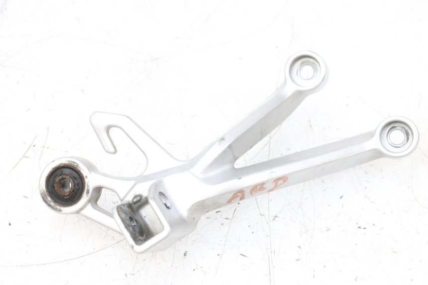 photo de SUPORTE DO DESCANSO DE PÉ TRASEIRO DIREITO SUZUKI GSXR GSX-R 1000 (2003 - 2004) - Vista principal