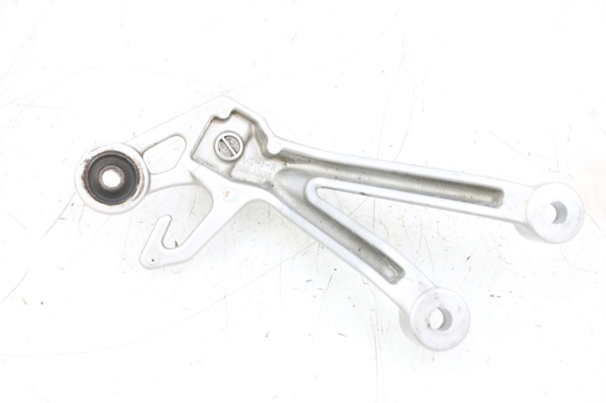 photo de SUPORTE DO DESCANSO DE PÉ TRASEIRO DIREITO SUZUKI GSXR GSX-R 1000 (2003 - 2004) - Outro ângulo de visão