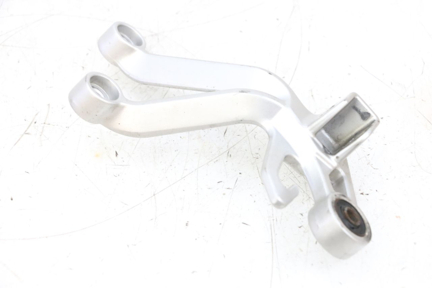 photo de SUPORTE DO DESCANSO DE PÉ TRASEIRO DIREITO SUZUKI GSXR GSX-R 1000 (2003 - 2004) - Vista geral