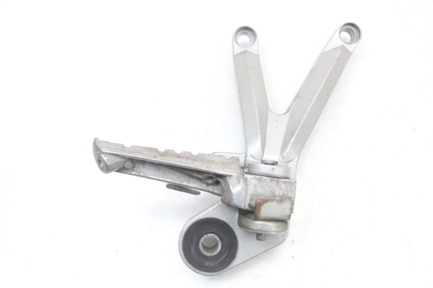 photo de SUPORTE DO DESCANSO DE PÉ TRASEIRO DIREITO HYOSUNG GTR 125 (2006 - 2008) - Detalhe da peça