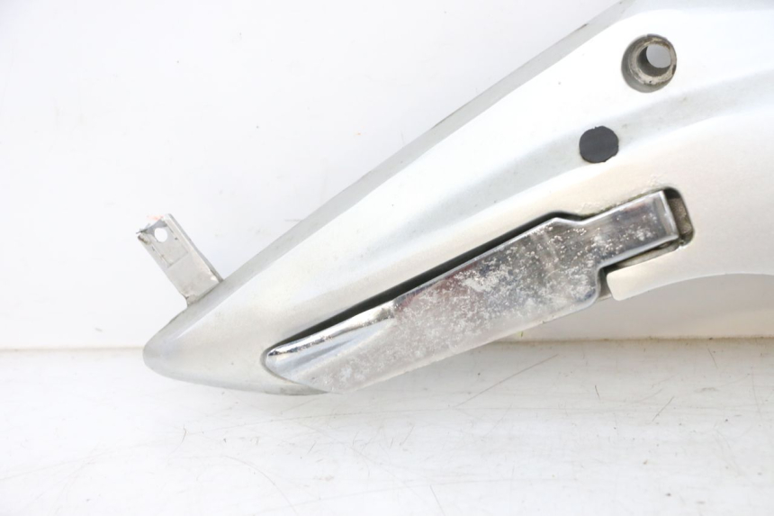 photo de SUPORTE DO DESCANSO DE PÉ TRASEIRO DIREITO JM MOTORS GTS 125 (2015 - 2019) - Detalhes característicos