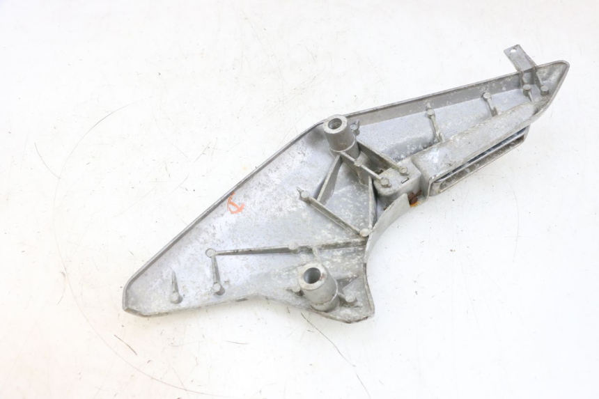 photo de SUPORTE DO DESCANSO DE PÉ TRASEIRO DIREITO JM MOTORS GTS 125 (2015 - 2019) - Pontos de fixação