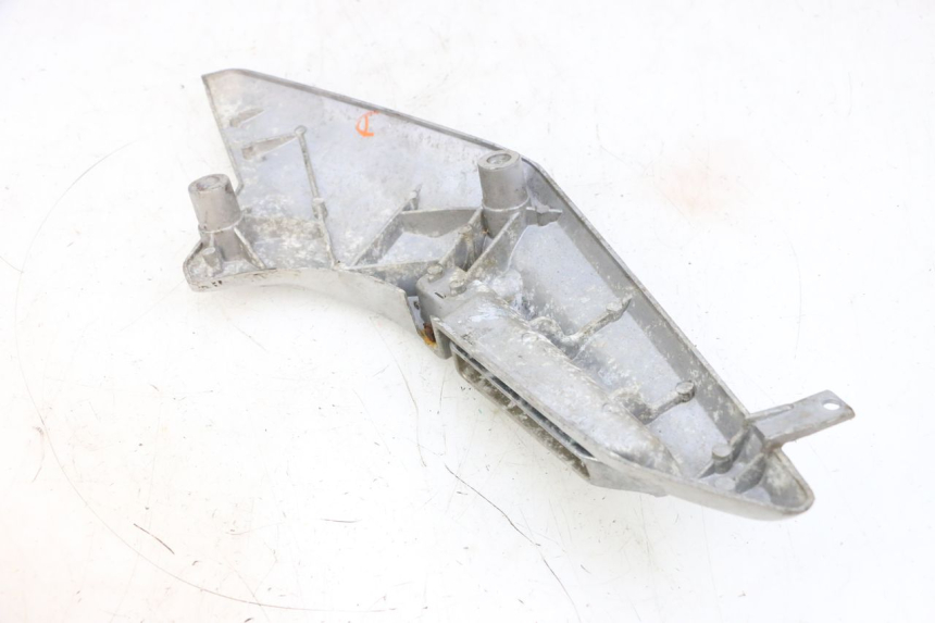 photo de SUPORTE DO DESCANSO DE PÉ TRASEIRO DIREITO JM MOTORS GTS 125 (2015 - 2019) - Estado da superfície