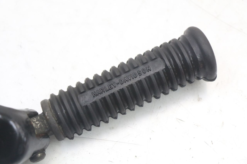 photo de SUPORTE DO DESCANSO DE PÉ TRASEIRO DIREITO HARLEY DAVIDSON SPORTSTER XL CUSTOM 883 (1999 - 2006) - Estado da superfície