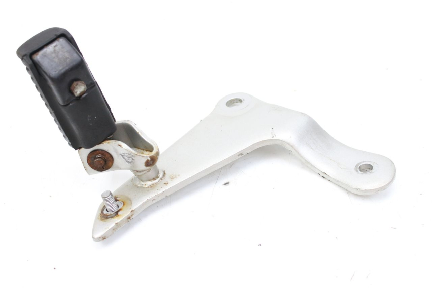 photo de SUPORTE DO DESCANSO DE PÉ TRASEIRO DIREITO SYM HUSKY 125 (1999 - 2005) - Detalhe da peça