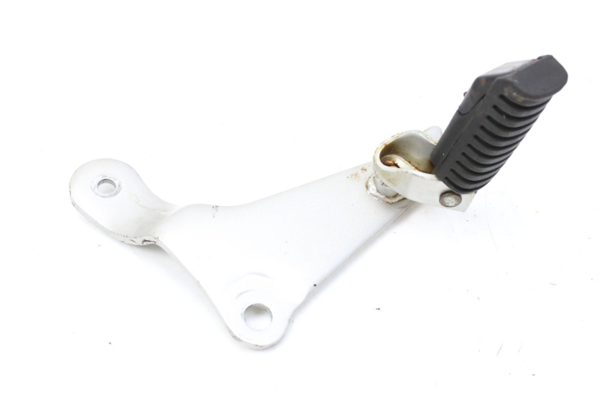 photo de SUPORTE DO DESCANSO DE PÉ TRASEIRO DIREITO SYM HUSKY 125 (1999 - 2005) - Ampliação técnica