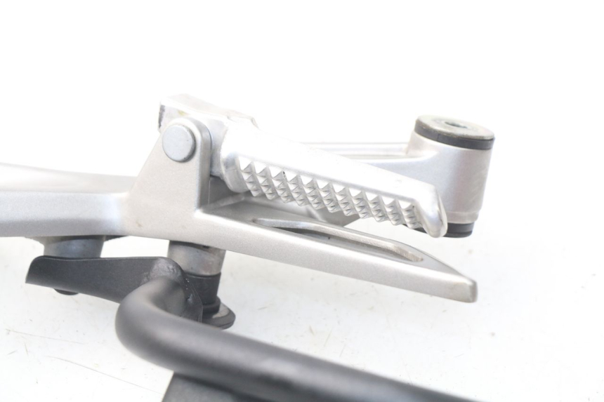 photo de SUPORTE DO DESCANSO DE PÉ TRASEIRO DIREITO HONDA INTEGRA NC D 750 (2016 - 2018) - Detalhe da peça