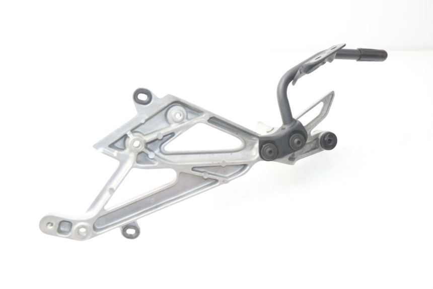 photo de SUPORTE DO DESCANSO DE PÉ TRASEIRO DIREITO HONDA INTEGRA NC D 750 (2016 - 2018) - Outro ângulo de visão