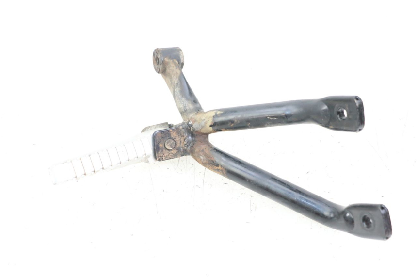 photo de SUPORTE DO DESCANSO DE PÉ TRASEIRO DIREITO KYMCO K-PW K-PIPE 50 (2012 - 2017) - Vista principal