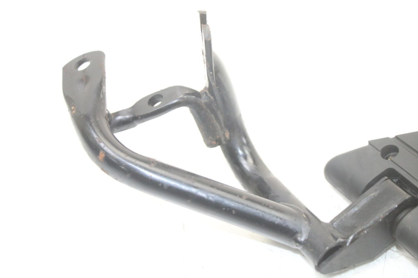 photo de SUPORTE DO DESCANSO DE PÉ TRASEIRO DIREITO KYMCO PEOPLE S 125 (2000 - 2008) - Detalhe da peça