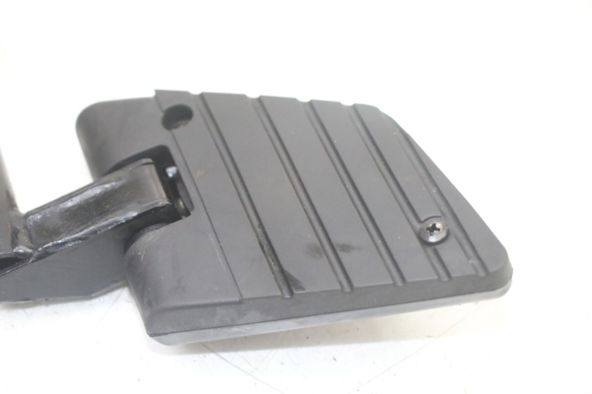 photo de SUPORTE DO DESCANSO DE PÉ TRASEIRO DIREITO KYMCO PEOPLE S 125 (2000 - 2008) - Zoom do estado de desgaste