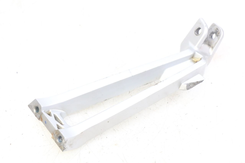 photo de SUPORTE DO DESCANSO DE PÉ TRASEIRO DIREITO YAMAHA MT ABS 125 (2014 - 2018) - Detalhe da peça