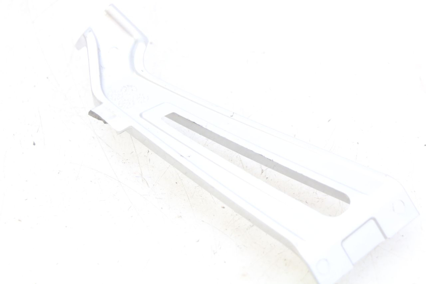 photo de SUPORTE DO DESCANSO DE PÉ TRASEIRO DIREITO YAMAHA MT ABS 125 (2014 - 2018) - Outro ângulo de visão