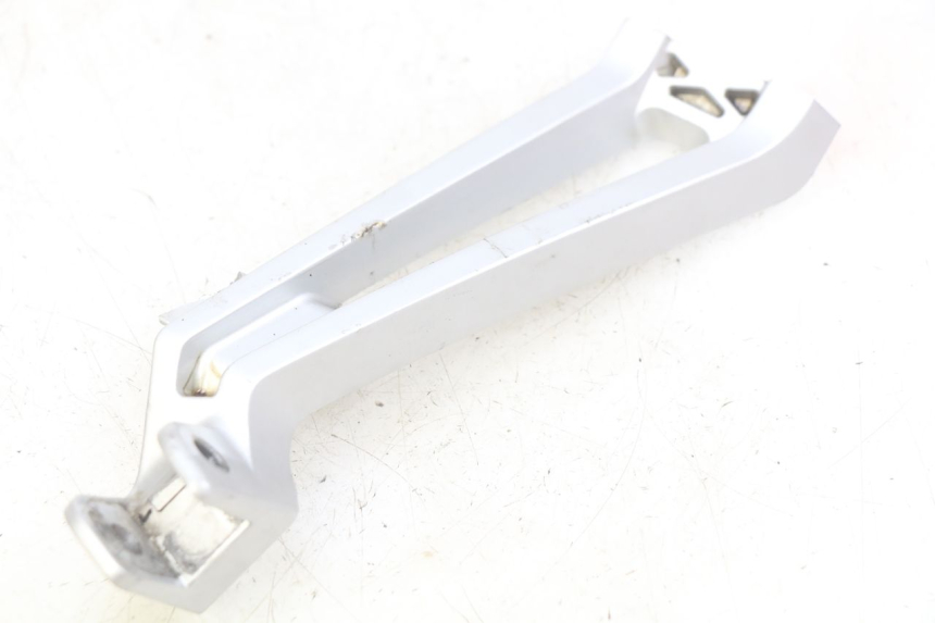 photo de SUPORTE DO DESCANSO DE PÉ TRASEIRO DIREITO YAMAHA MT ABS 125 (2014 - 2018) - Vista geral