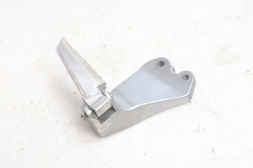 photo de PLACA DO DESCANSO DO PÉ TRASEIRO DIREITO YAMAHA N-MAX NMAX 125 (2021 - 2024) - Detalhe da peça