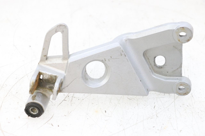 photo de SUPORTE DO DESCANSO DE PÉ TRASEIRO DIREITO HONDA NSR R 125 (1994 - 2003) - Vista principal