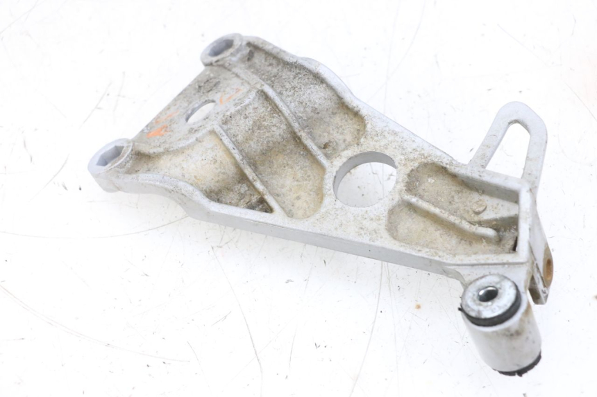 photo de SUPORTE DO DESCANSO DE PÉ TRASEIRO DIREITO HONDA NSR R 125 (1994 - 2003) - Outro ângulo de visão
