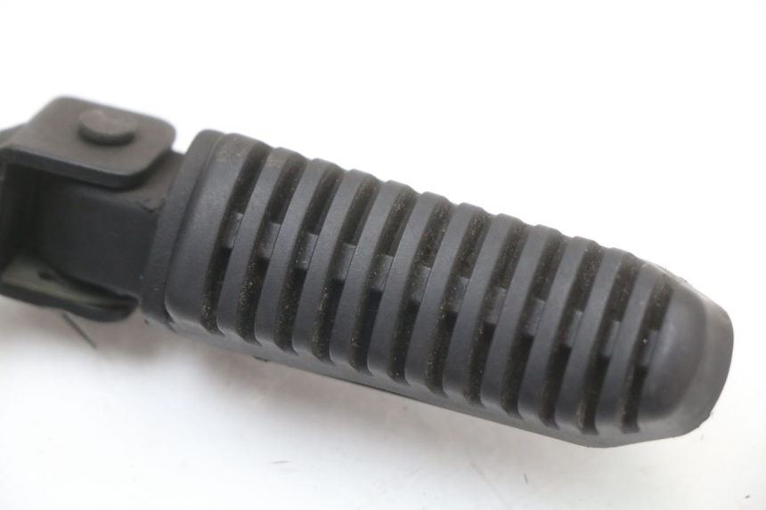 photo de SUPORTE DO DESCANSO DE PÉ TRASEIRO DIREITO ASTOR ORCAL 125 (2015 - 2017) - Detalhe da peça