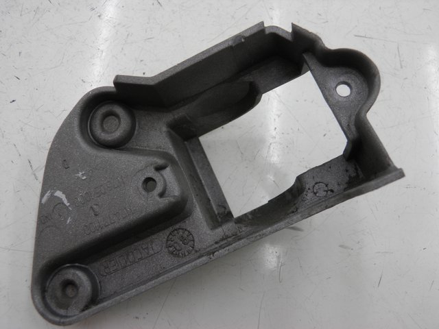 photo de SUPORTE DO DESCANSO DE PÉ TRASEIRO DIREITO PEUGEOT JET FORCE CARBU 50 (2003 - 2016) - Detalhe da peça
