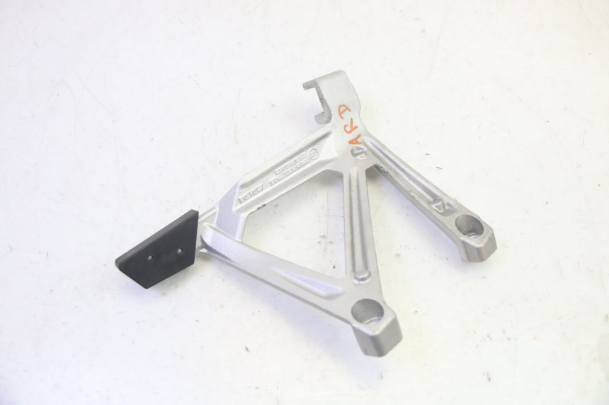 photo de SUPORTE DO DESCANSO DE PÉ TRASEIRO DIREITO BMW R GS 1250 (2021 - 2024) - Outro ângulo de visão