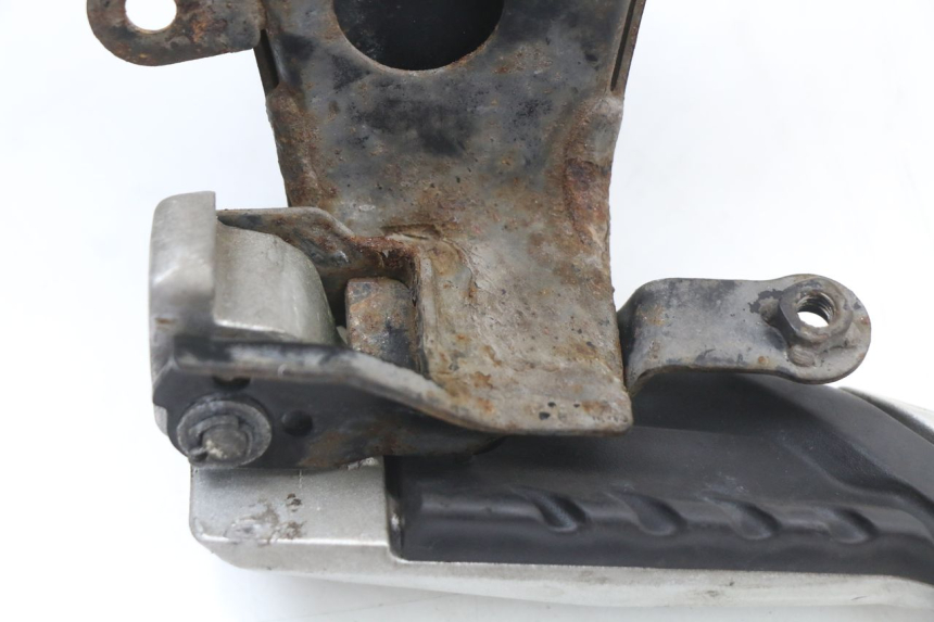 photo de SUPORTE DO DESCANSO DE PÉ TRASEIRO DIREITO HONDA SH ABS 125 (2012 - 2017) - Pontos de fixação