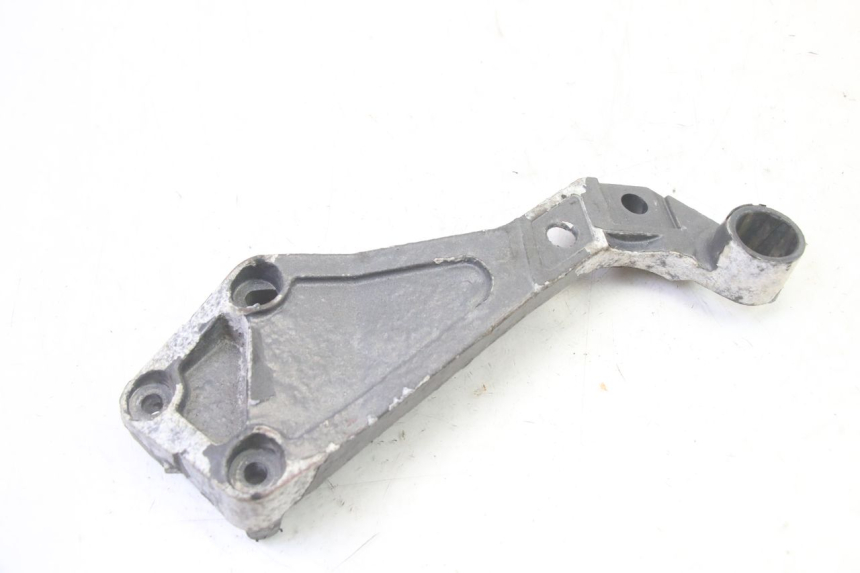 photo de SUPORTE DO DESCANSO DE PÉ TRASEIRO DIREITO TRIUMPH SPRINT 900 (1995 - 1998) - Vista geral